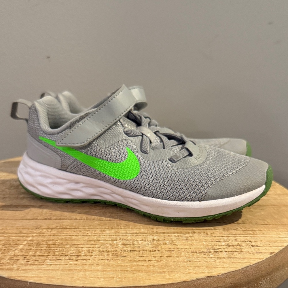 Nike Revolution 6 kids running shoes